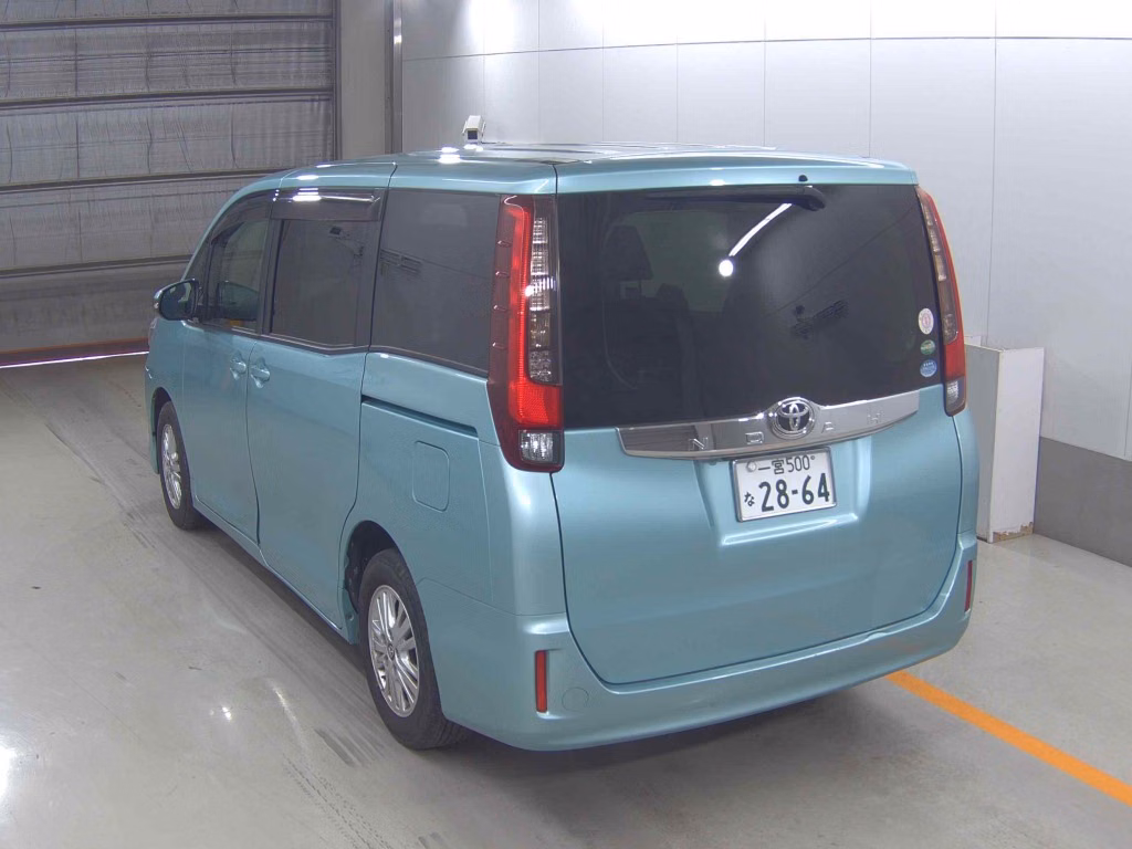 TOYOTA NOAH