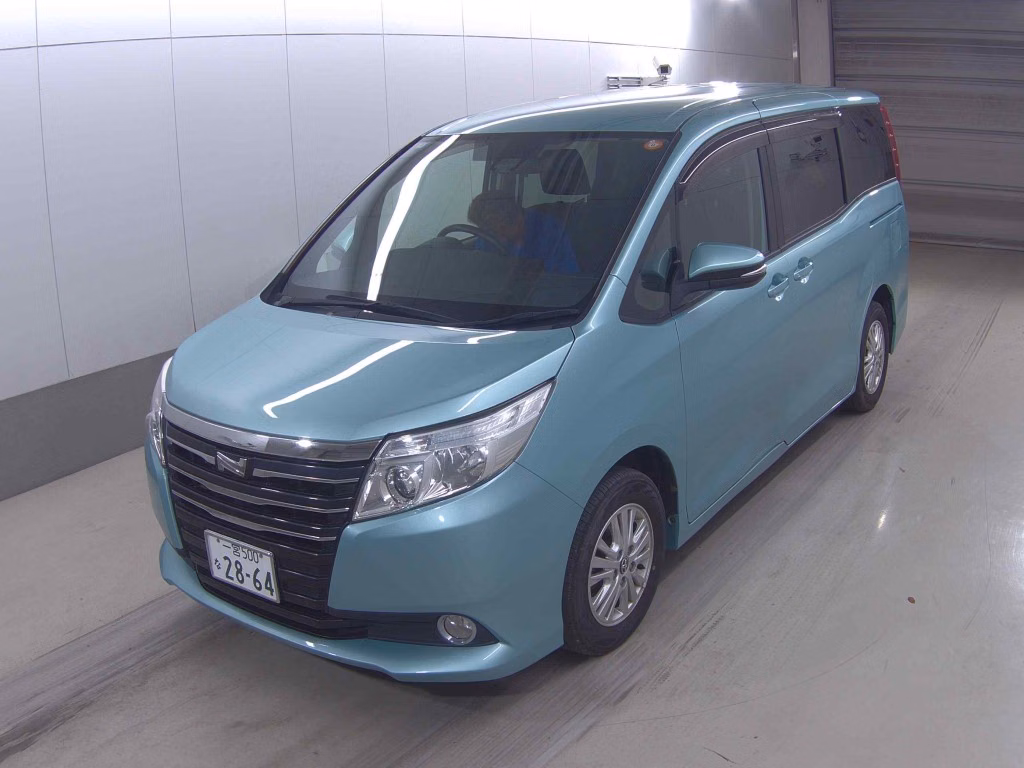 TOYOTA NOAH
