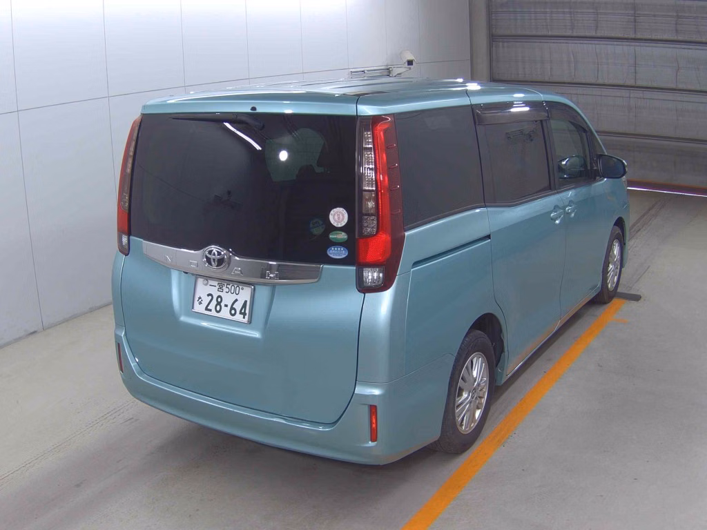 TOYOTA NOAH
