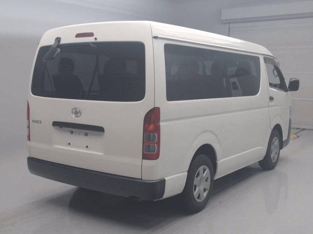 TOYOTA HIACE