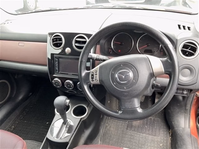 MAZDA VERISA