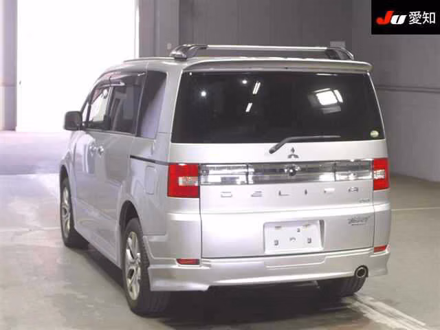 MITSUBISHI DELICA D:5