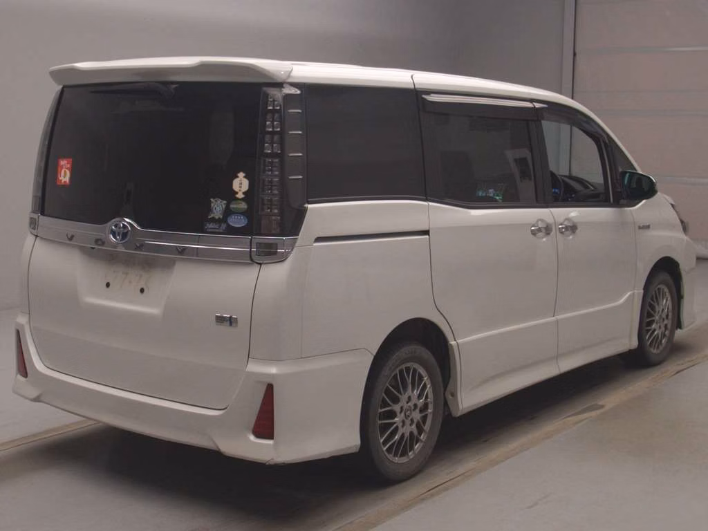 TOYOTA VOXY