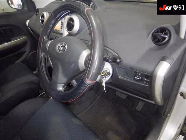 TOYOTA IST