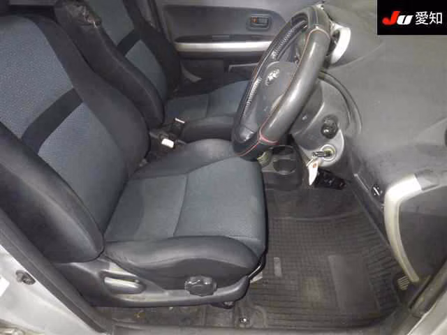 TOYOTA IST