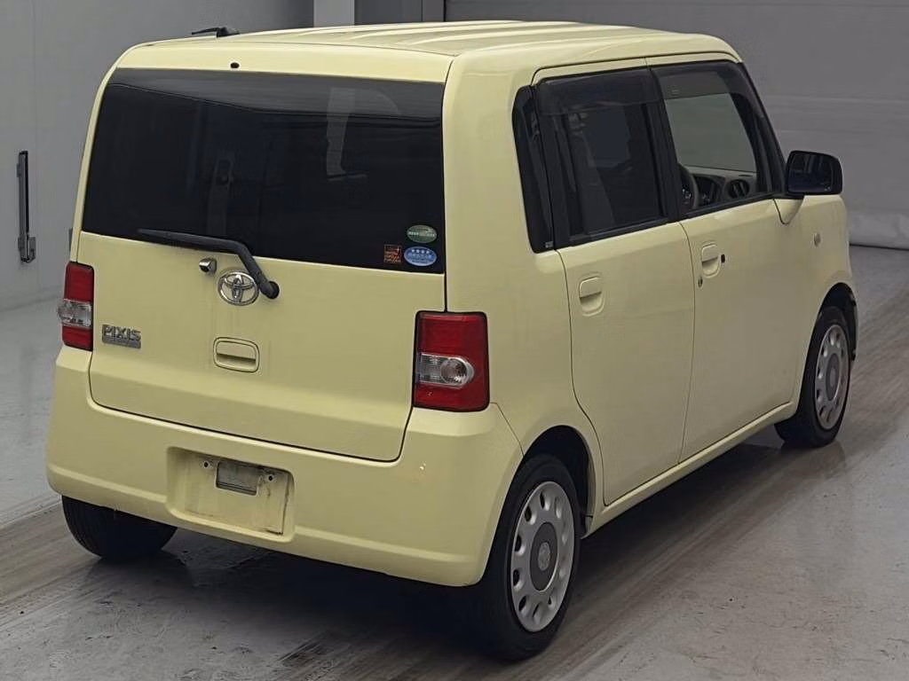 TOYOTA PIXIS SPACE