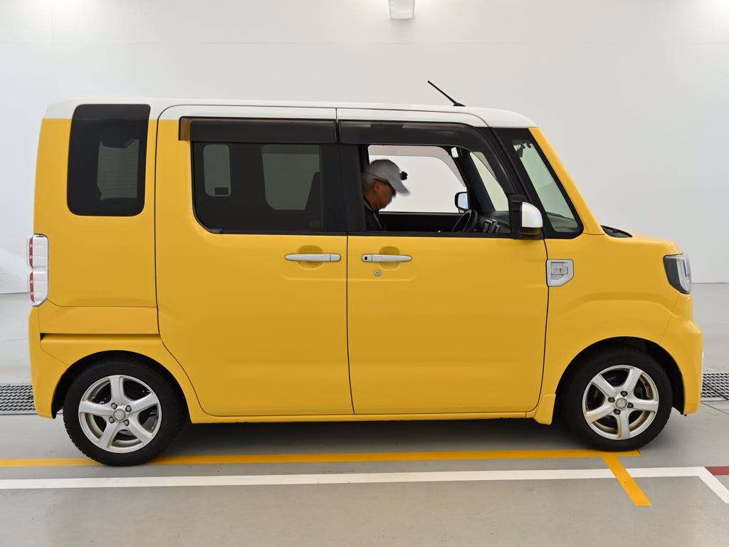 DAIHATSU WAKE