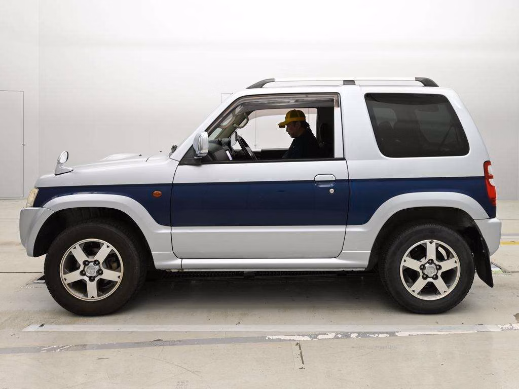 MITSUBISHI PAJERO MINI