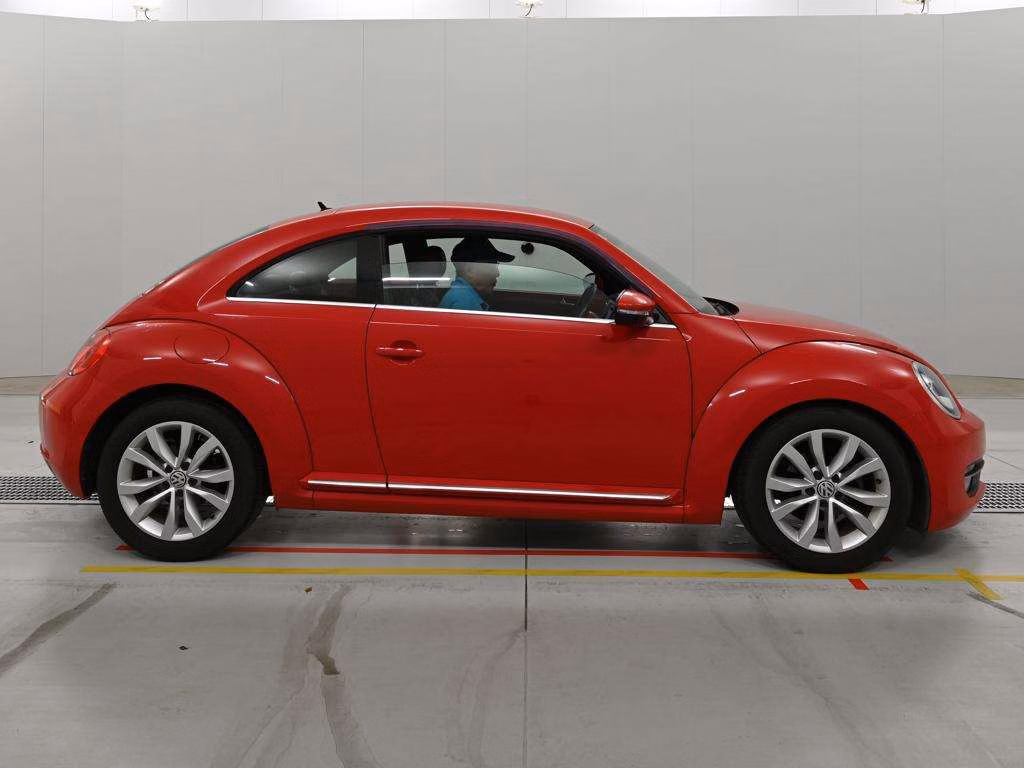 VOLKSWAGEN BEETLE