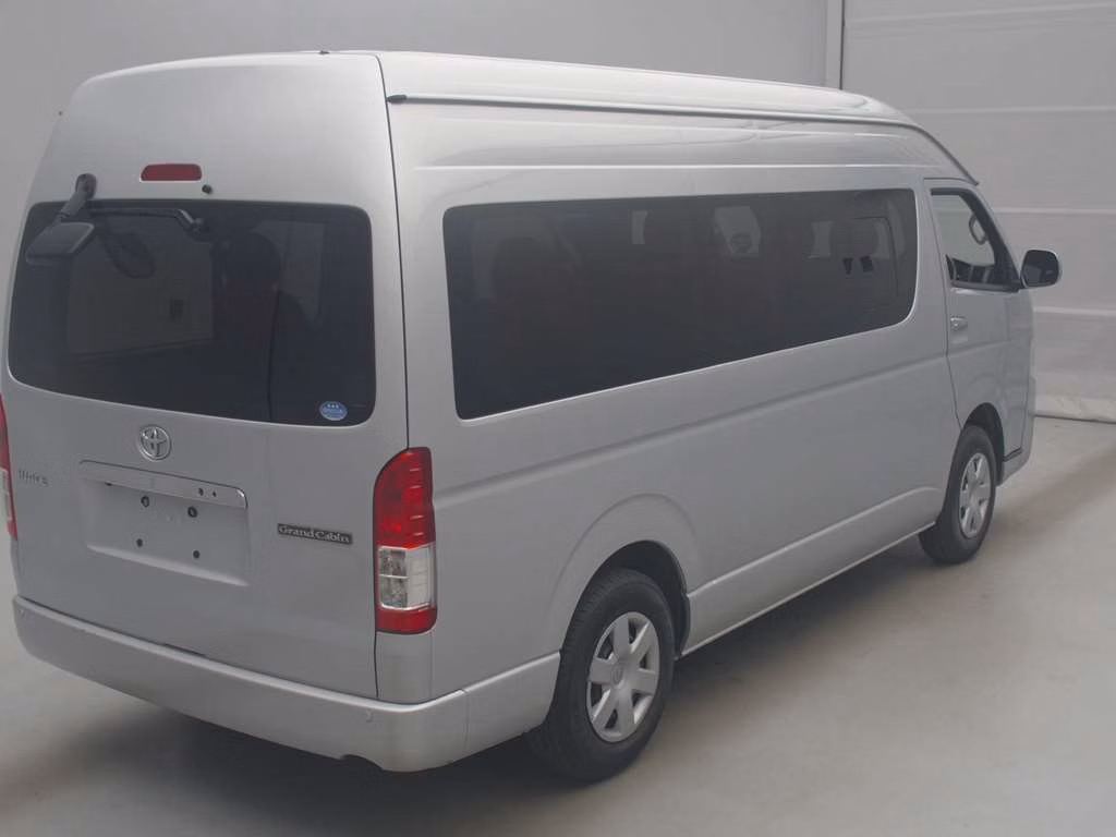 TOYOTA HIACE