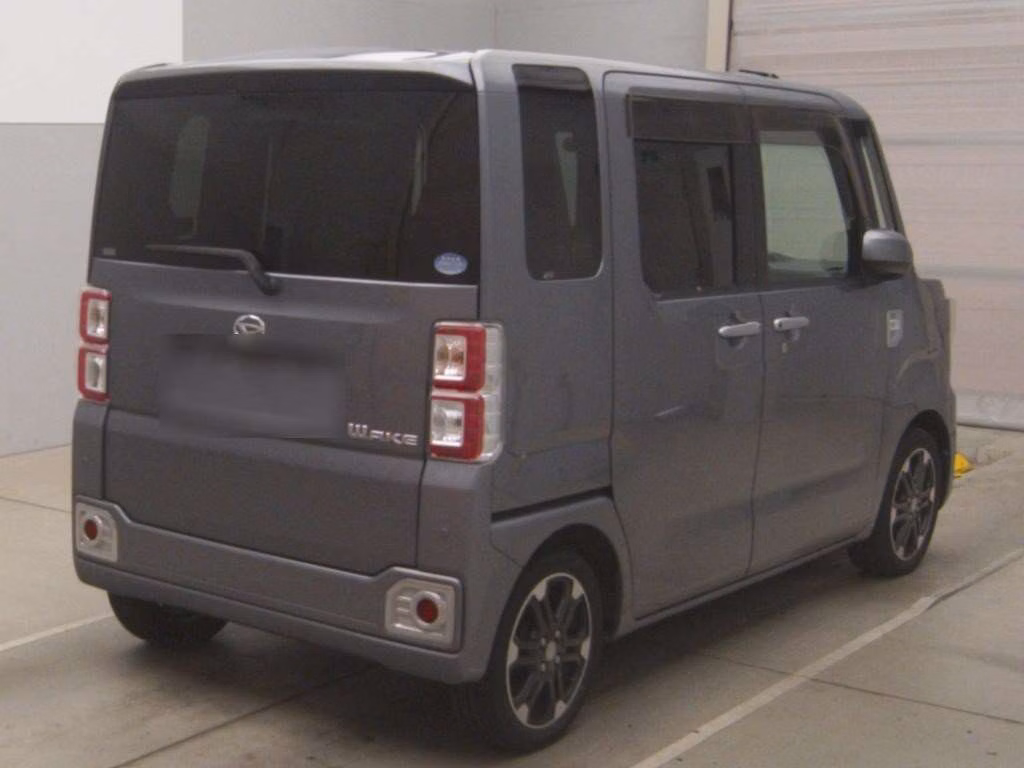 DAIHATSU WAKE
