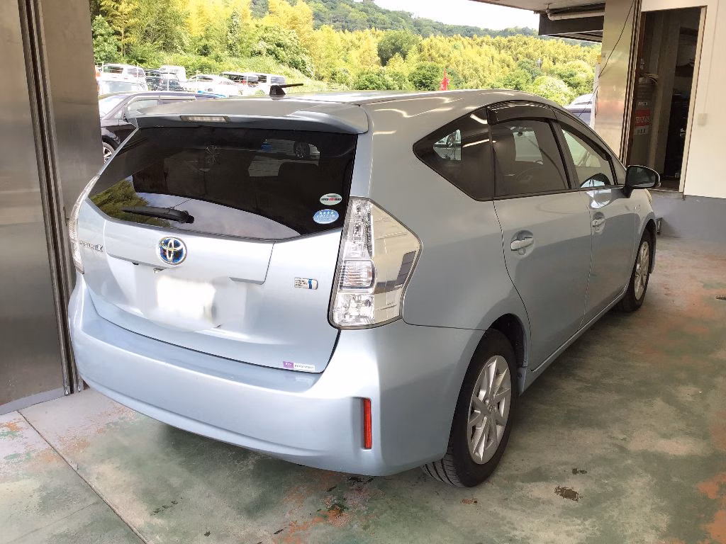 TOYOTA PRIUS ALPHA