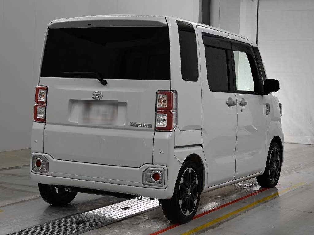 DAIHATSU WAKE