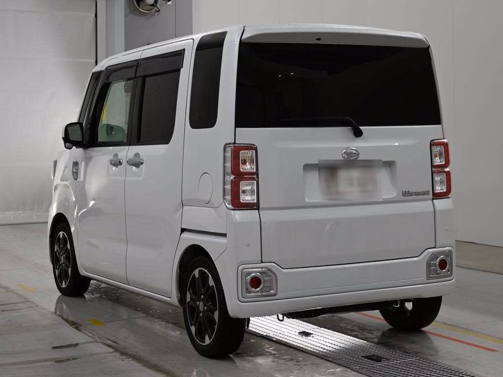 DAIHATSU WAKE