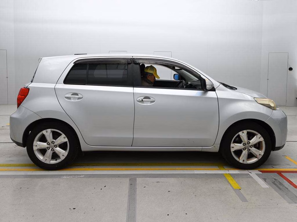 TOYOTA IST