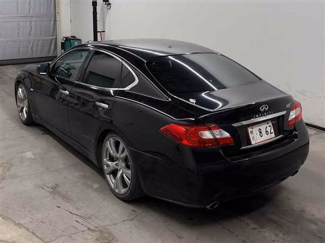 NISSAN FUGA