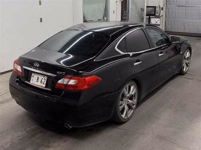 NISSAN FUGA