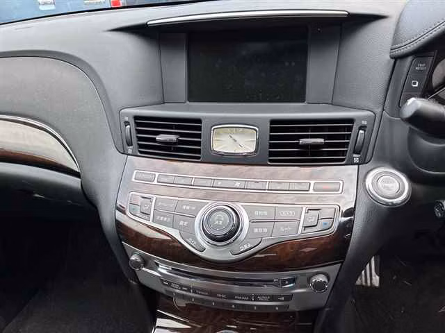 NISSAN FUGA