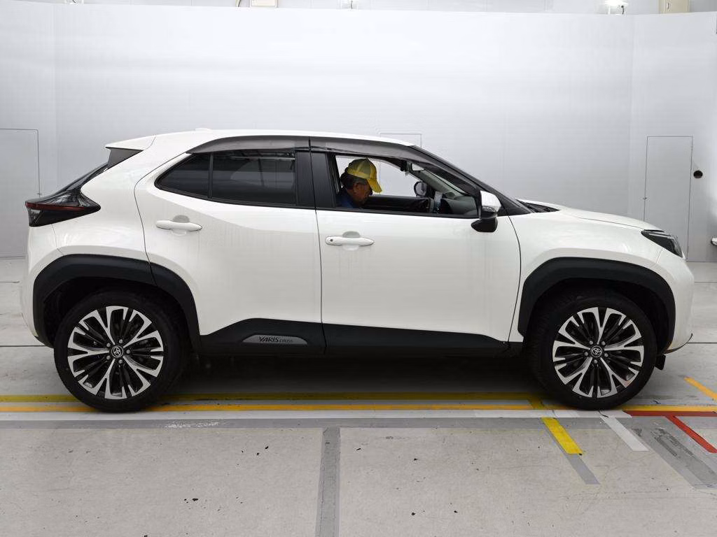 TOYOTA YARIS CROSS