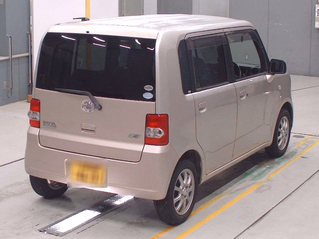 TOYOTA PIXIS SPACE
