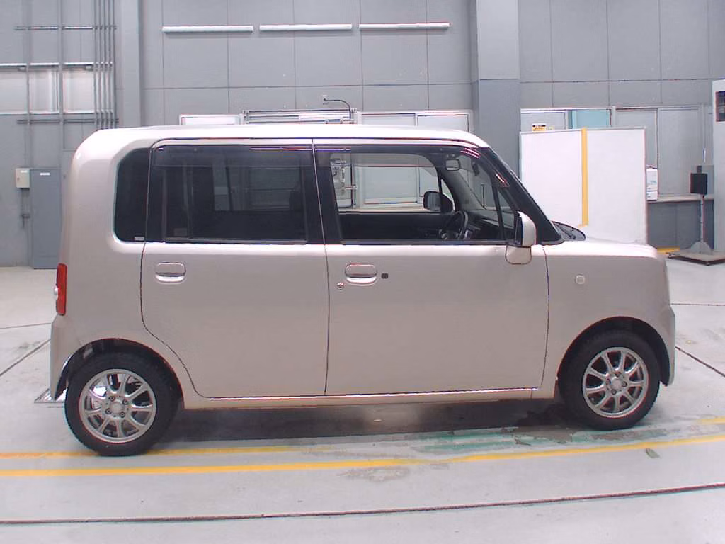 TOYOTA PIXIS SPACE