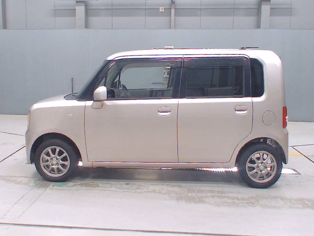 TOYOTA PIXIS SPACE