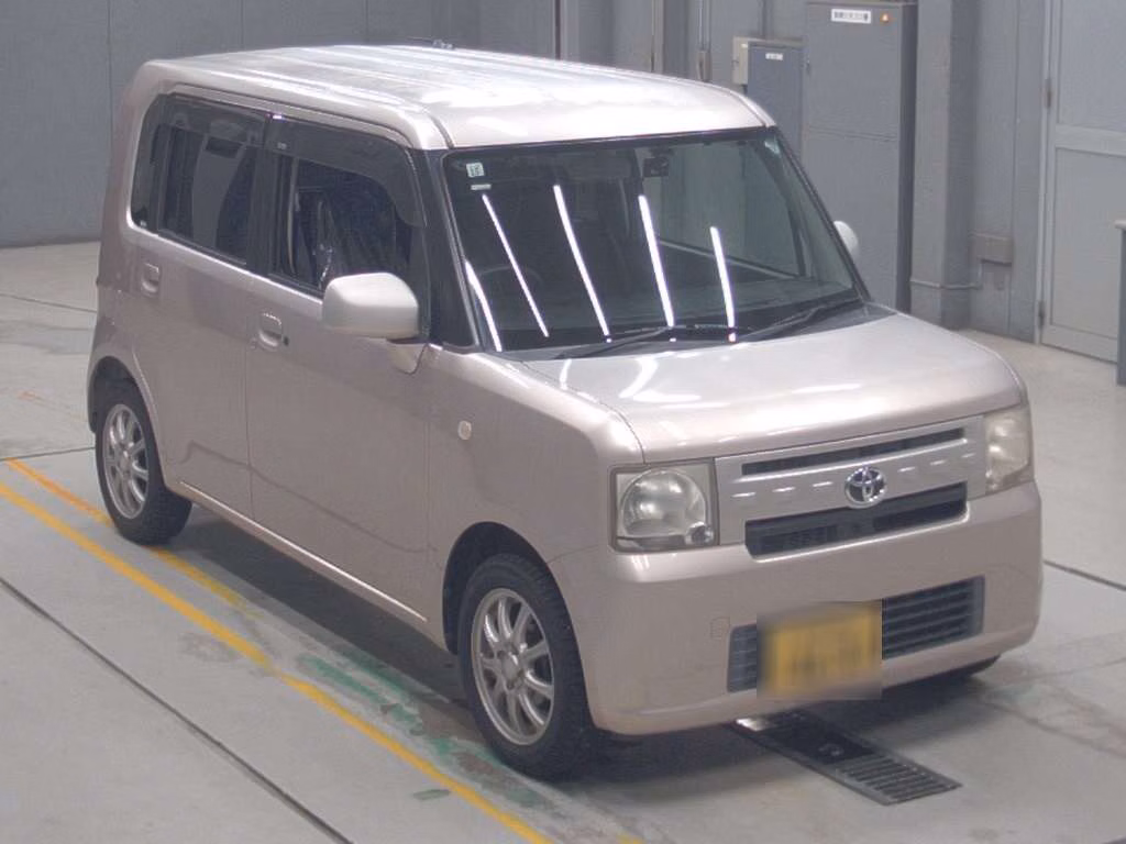 TOYOTA PIXIS SPACE