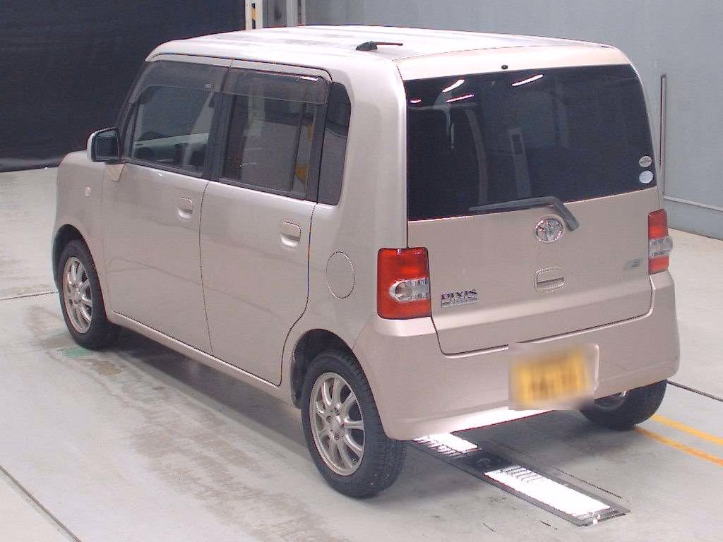 TOYOTA PIXIS SPACE