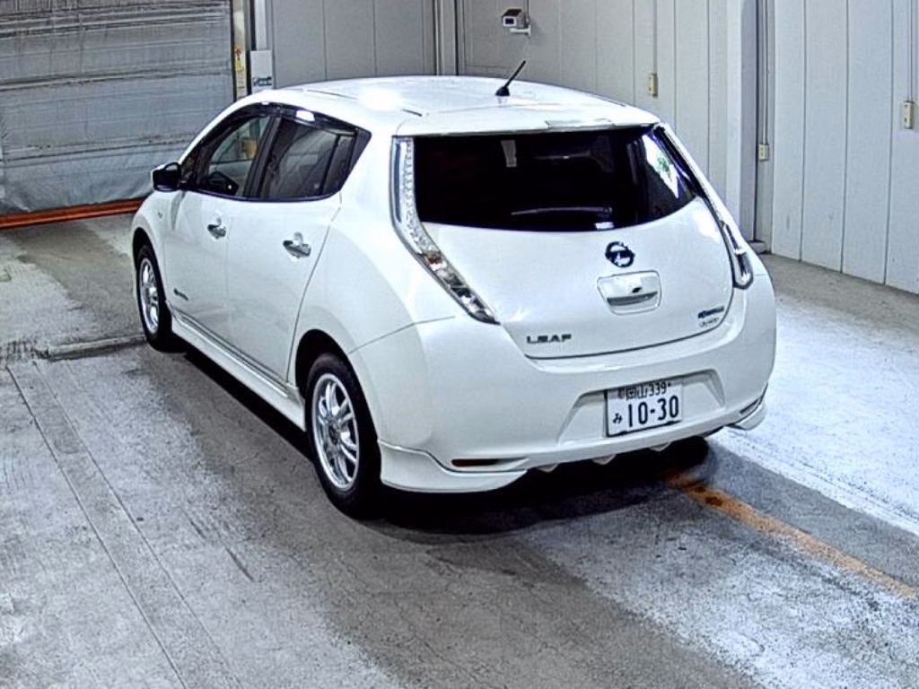 NISSAN LEAF