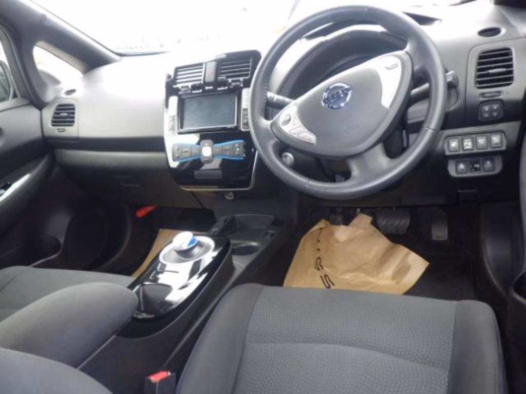 NISSAN LEAF