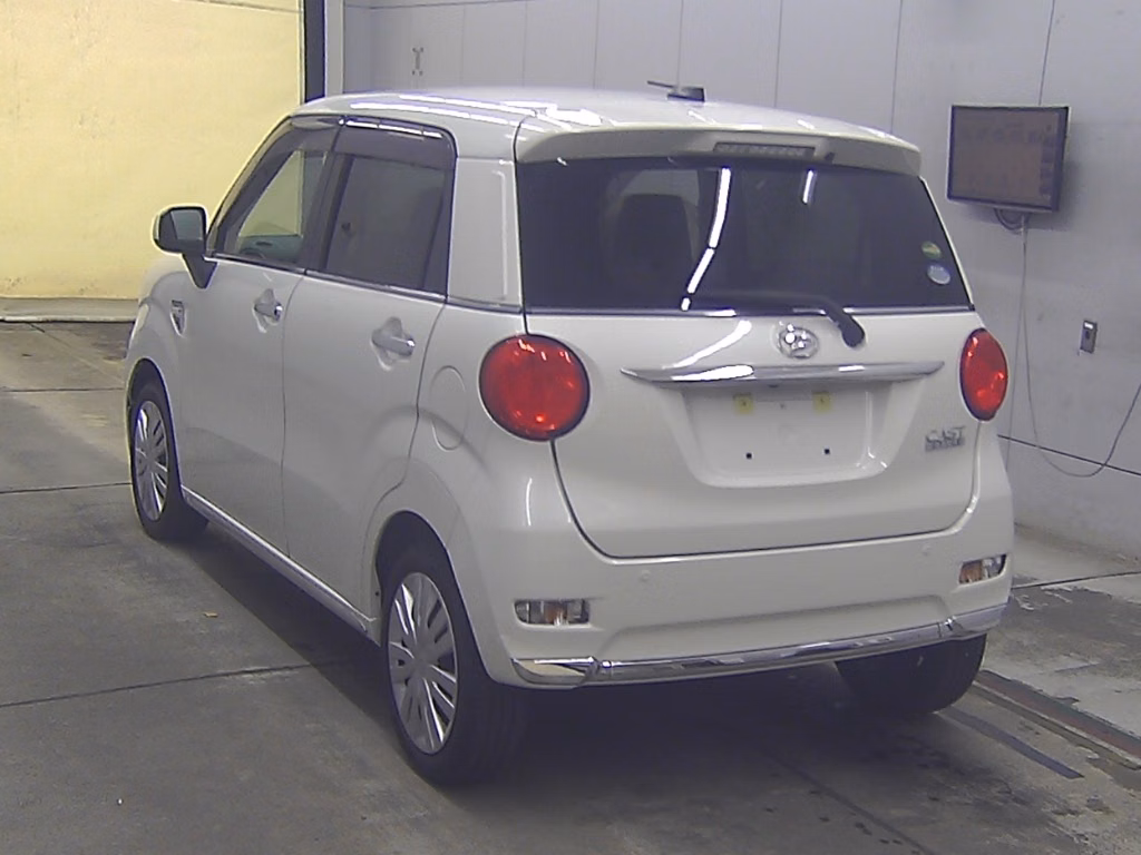 DAIHATSU CAST