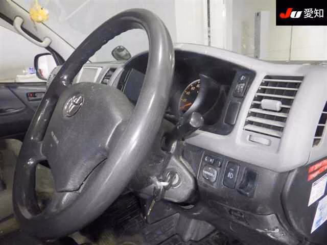 TOYOTA REGIUS ACE