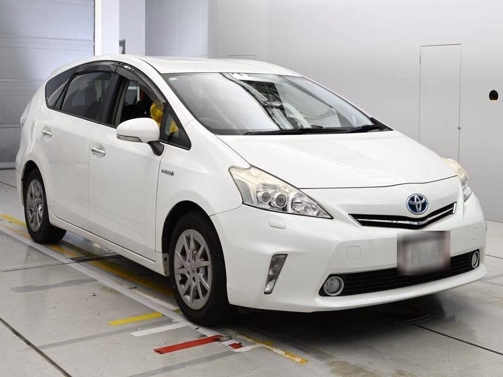 TOYOTA PRIUS ALPHA