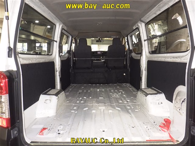 NISSAN NV350 CARAVAN
