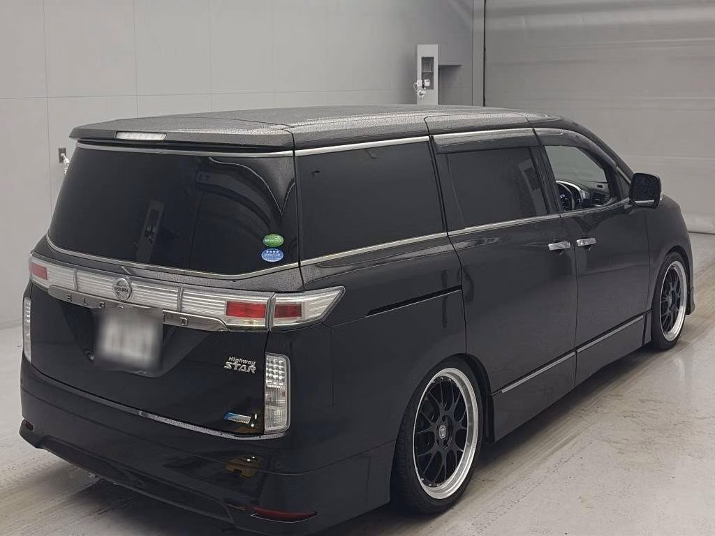 NISSAN ELGRAND