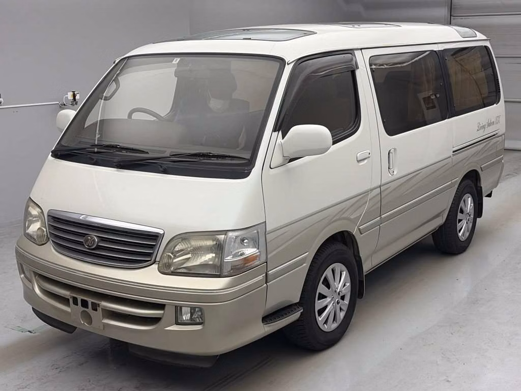 TOYOTA HIACE