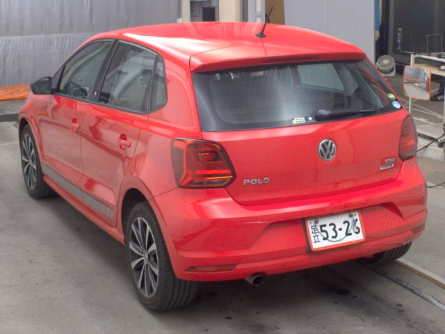 VOLKSWAGEN POLO