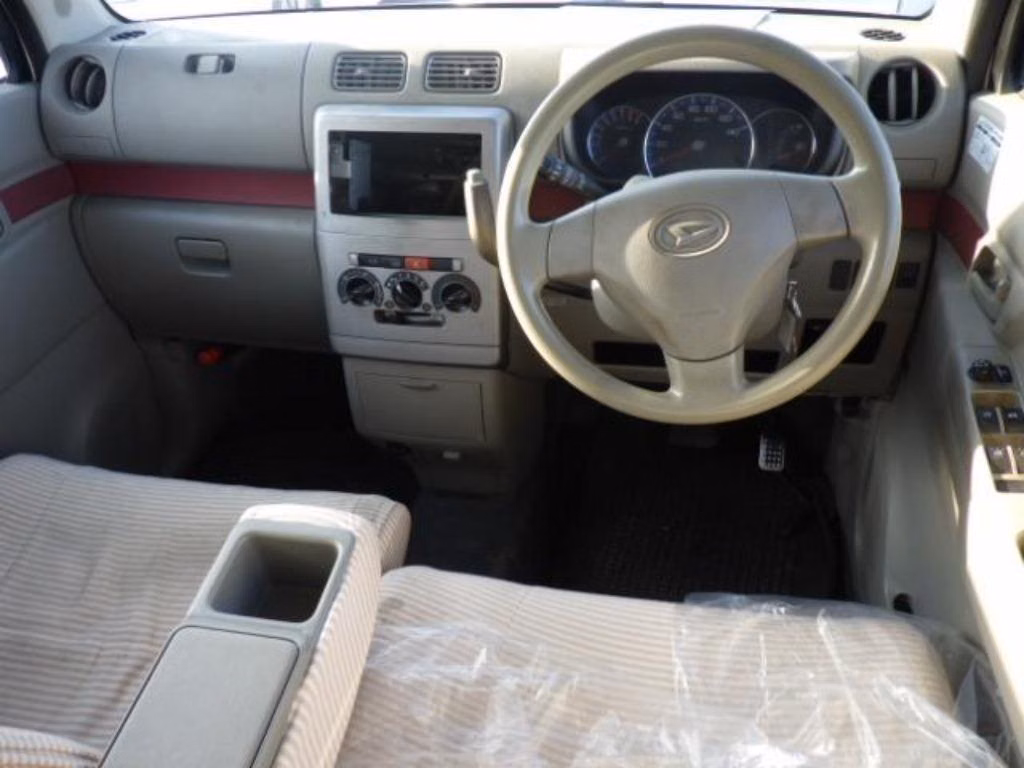 DAIHATSU MOVE CONTE