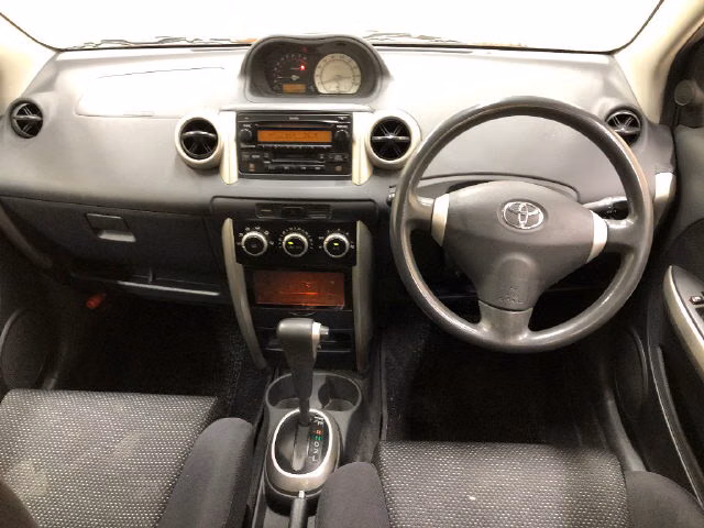 TOYOTA IST
