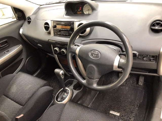 TOYOTA IST