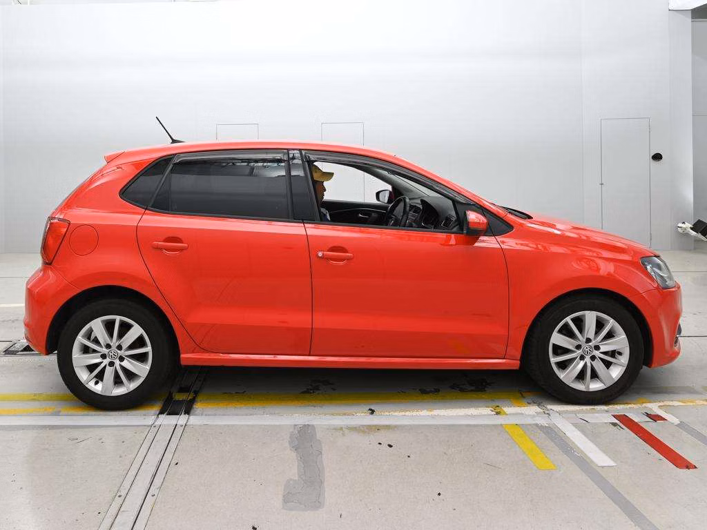 VOLKSWAGEN POLO