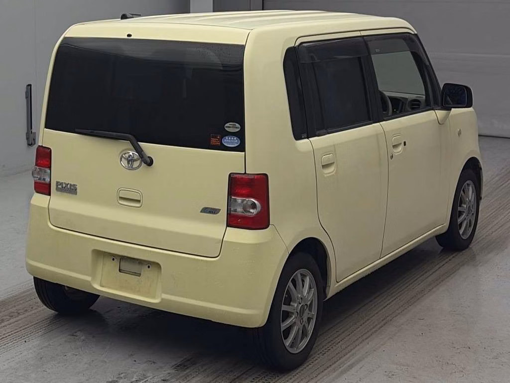TOYOTA PIXIS SPACE