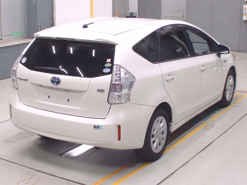 TOYOTA PRIUS ALPHA