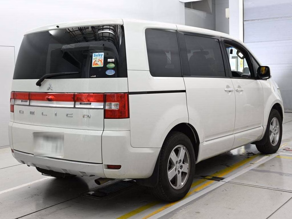 MITSUBISHI DELICA D:5