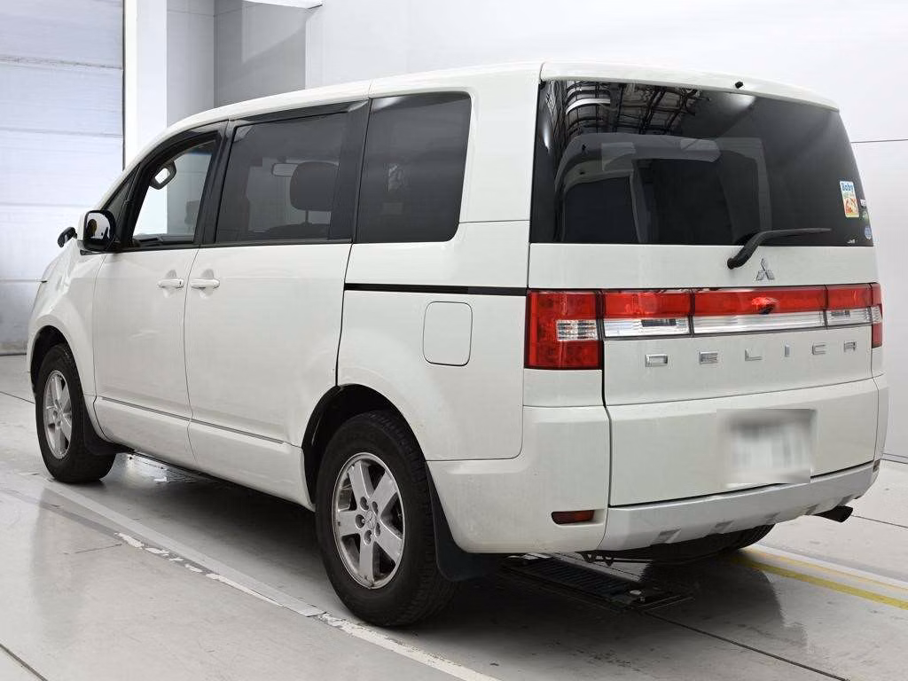 MITSUBISHI DELICA D:5
