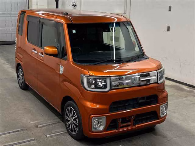 DAIHATSU WAKE