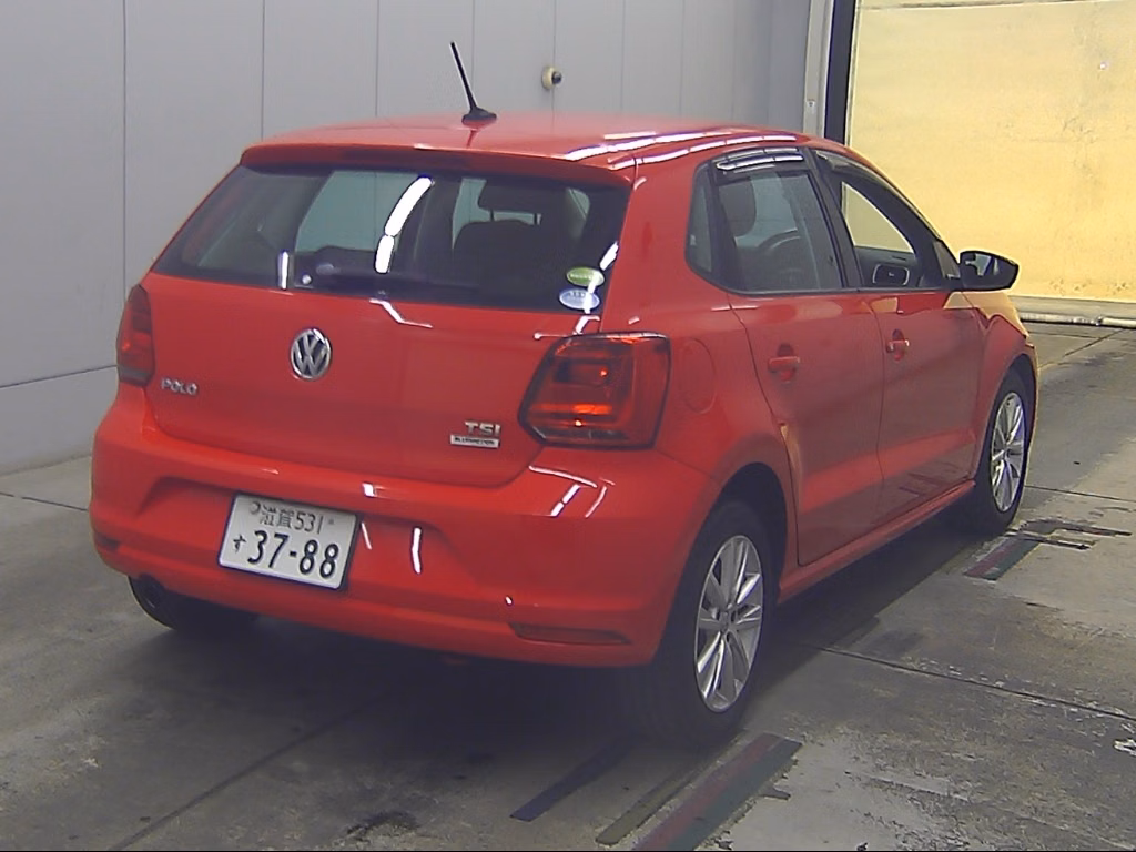VOLKSWAGEN POLO