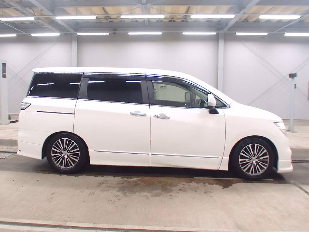 NISSAN ELGRAND