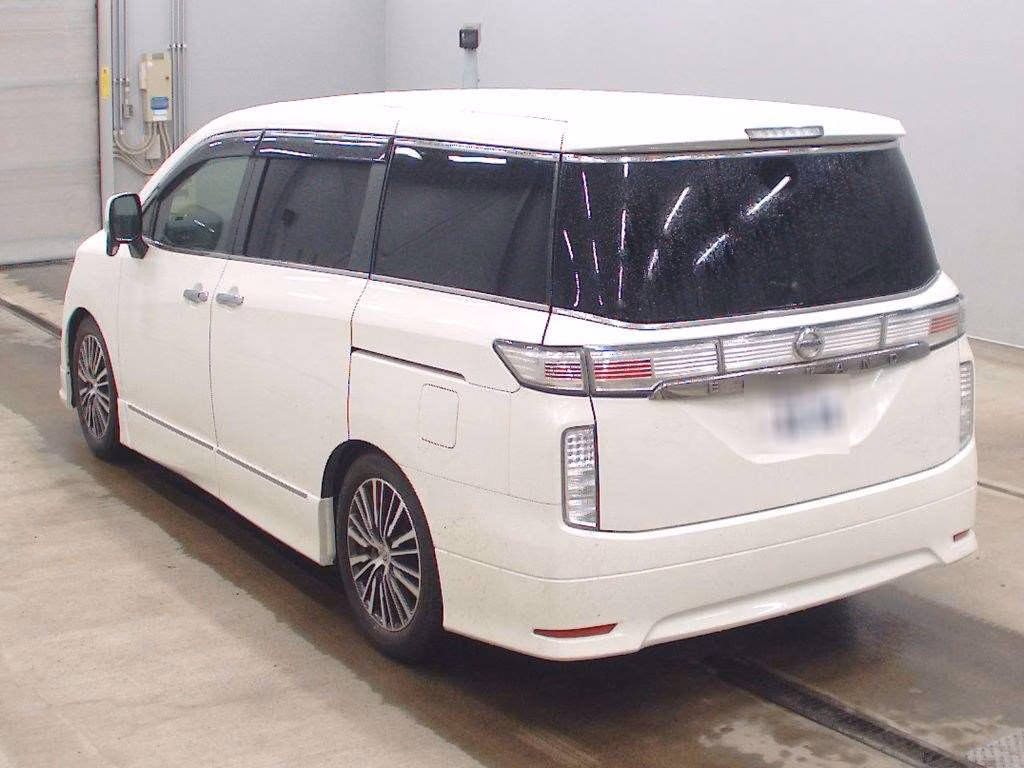 NISSAN ELGRAND