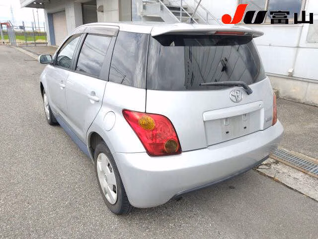 TOYOTA IST